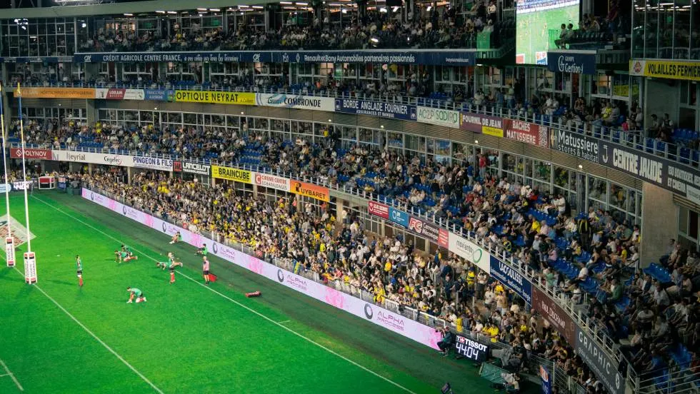 le stade Marcel Michelin avec ses publicités bariolées, une image du passé Photo ASM