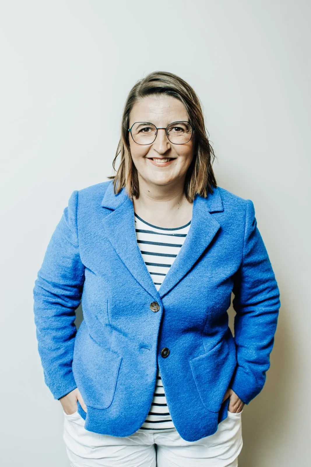 Pressebilder Birgit Heindel: Portrait im blauen Blazer