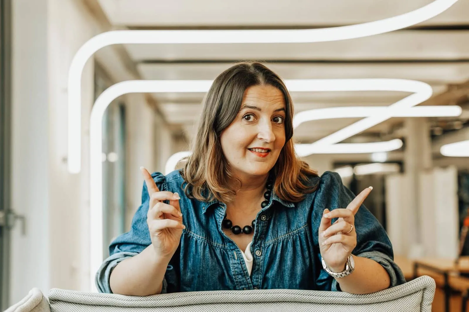 Bilder, Bildrechte und Presse 4 Birgit Heindel erklärt Zahlen im Gespräch