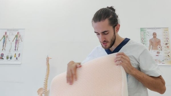 Emanuele Corti con Cuscino Boxmistral Wave