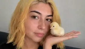 cheveux jaunes apres decoloration que faire