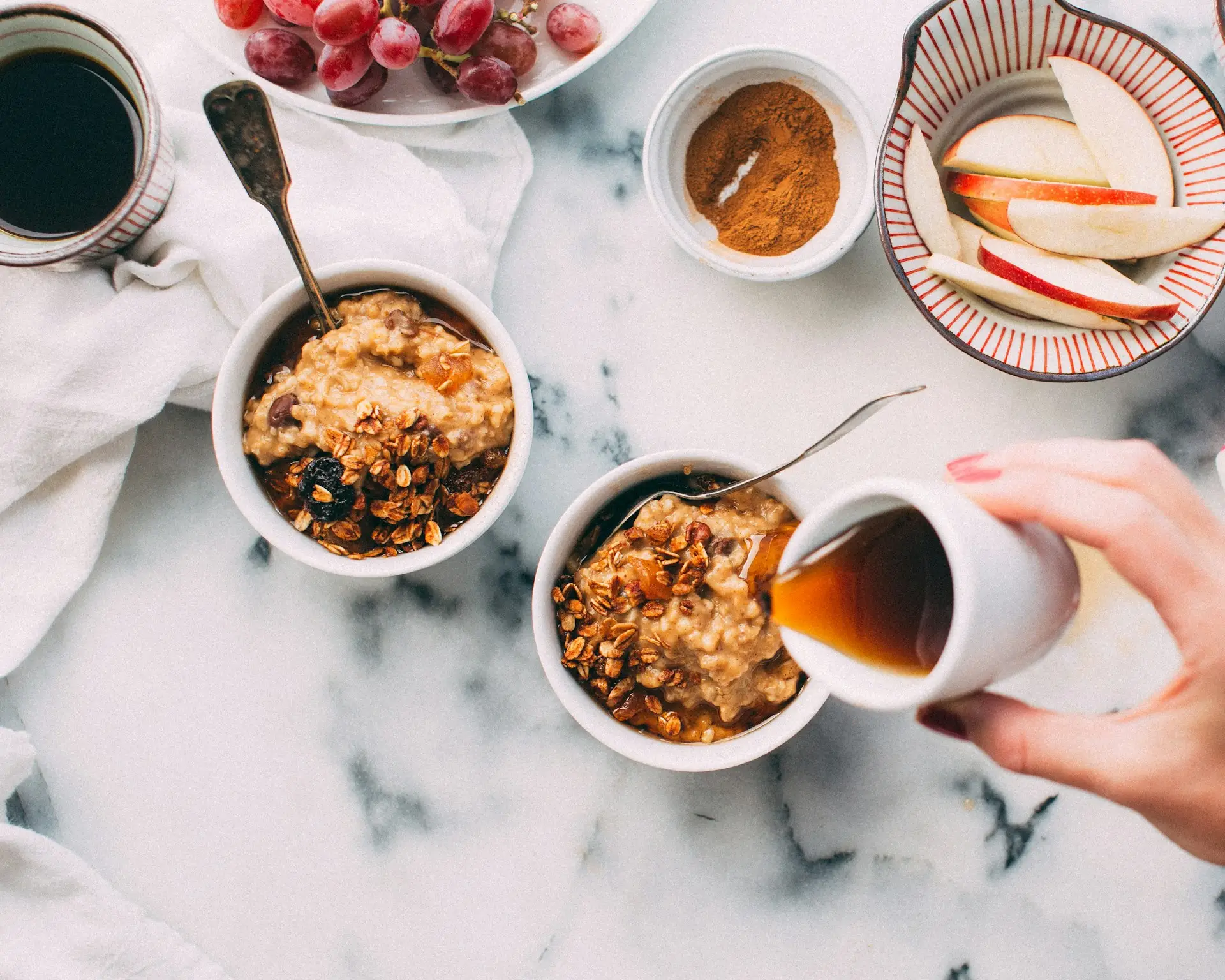 Fotogalerie Schloss Hohenfels 3 food photographer jennifer pallian DfbrRpHTLy0 unsplash 1