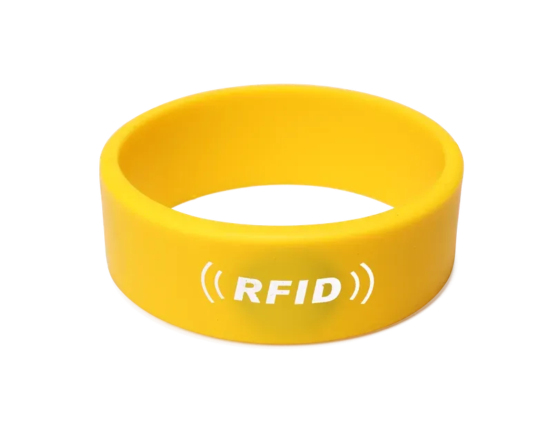 Yero RFID Hotel Wristband ine chena RFID chiratidzo uye mavara akadhindwa pairi.