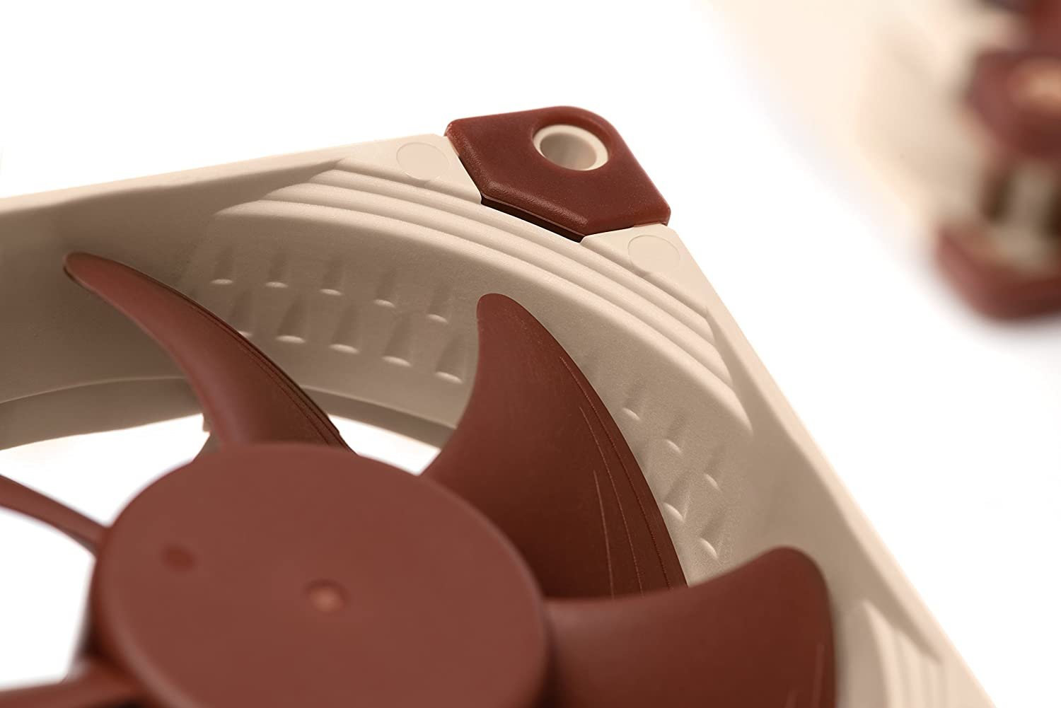 Noctua NF-A8 FLX Premium Quiet 3-Pin 80mm Brown Fan Noctua NF-A8 FLX Premium Quiet 3-Pin 80mm Brown Fan