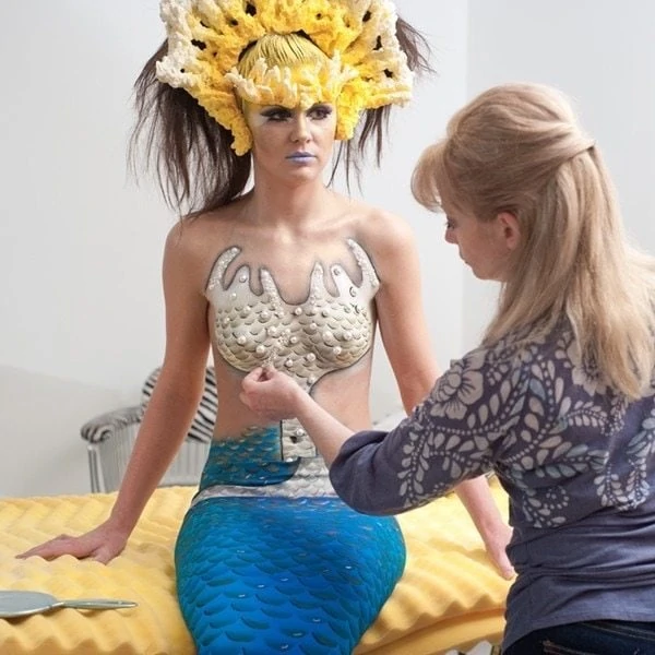 Morgan Chalfant Body Painting the mermaid.