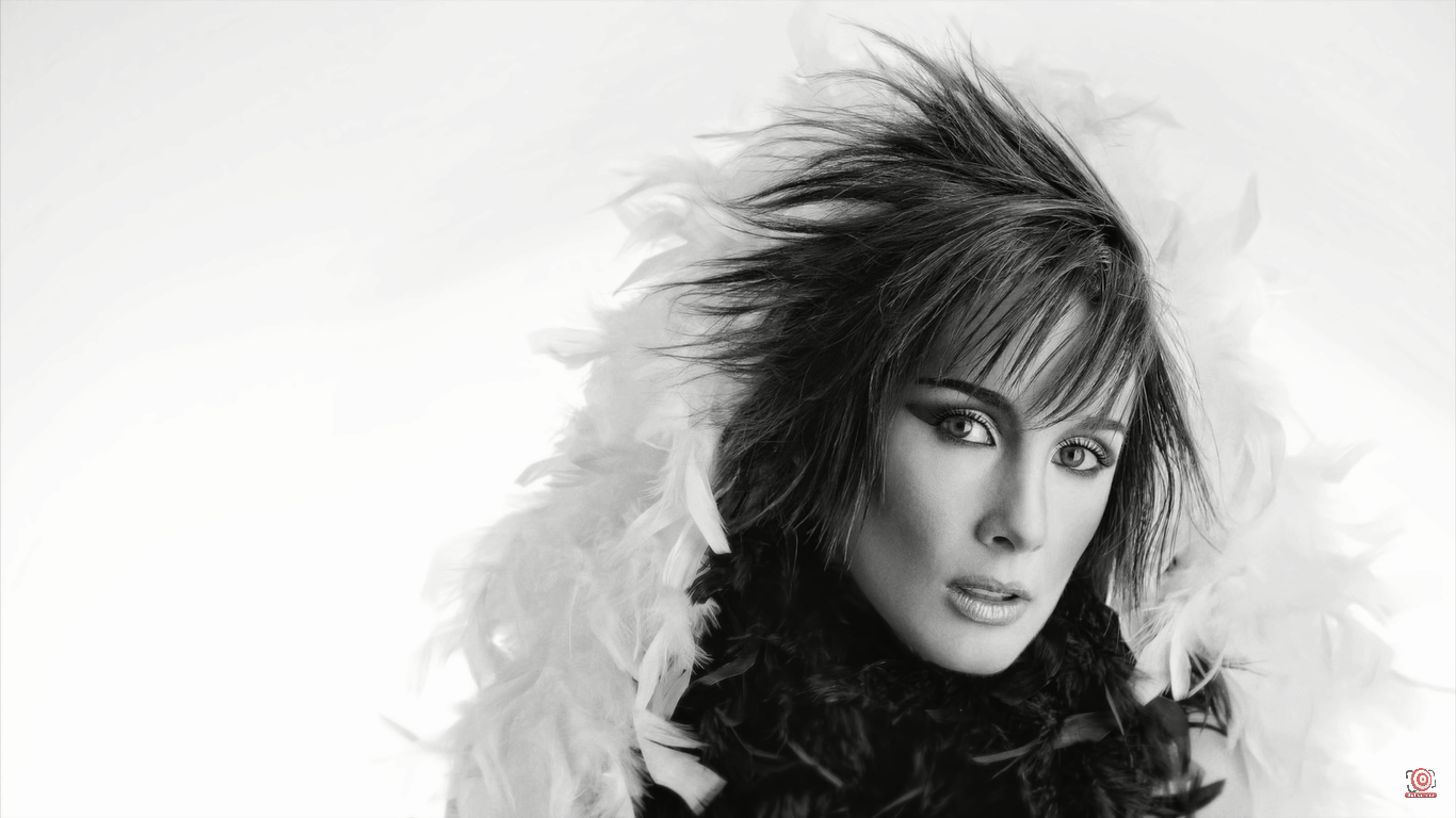 model with feather boa on her head and around her neck black and white