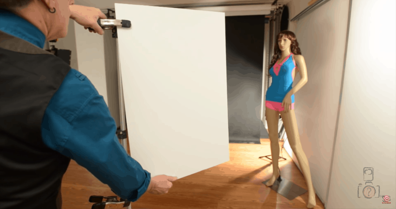 Clipping DIY photography reflector to stand