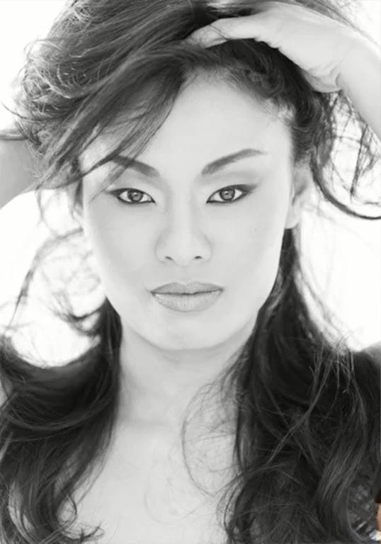 Beauty Lighting boudoir shot in black and white