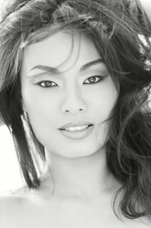 Beauty lighting shot with model with messy hair in black an white