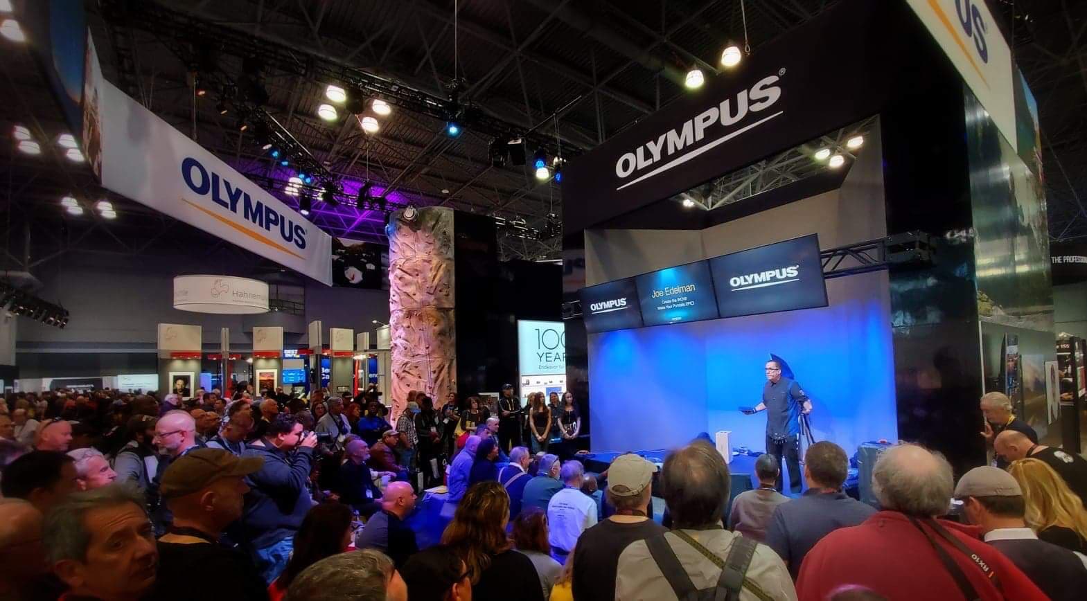 Joe Edelman presenting on-stage at PhotoPlus in NYC