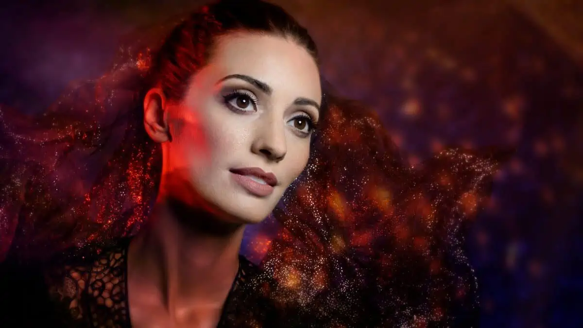 Image showing catchlights in the models eyes