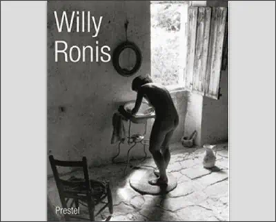 The cover of Willy Ronis's book features his captivating photographs.
