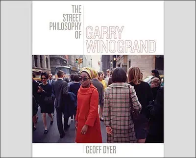 Book cover of "the street philosophy of garry winogrand" by geoff dyer, featuring a busy street scene with walking pedestrians.