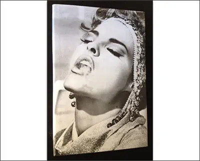 Snaps Hardcover – January 1, 1994by Ellen Von Unwerth (Author)