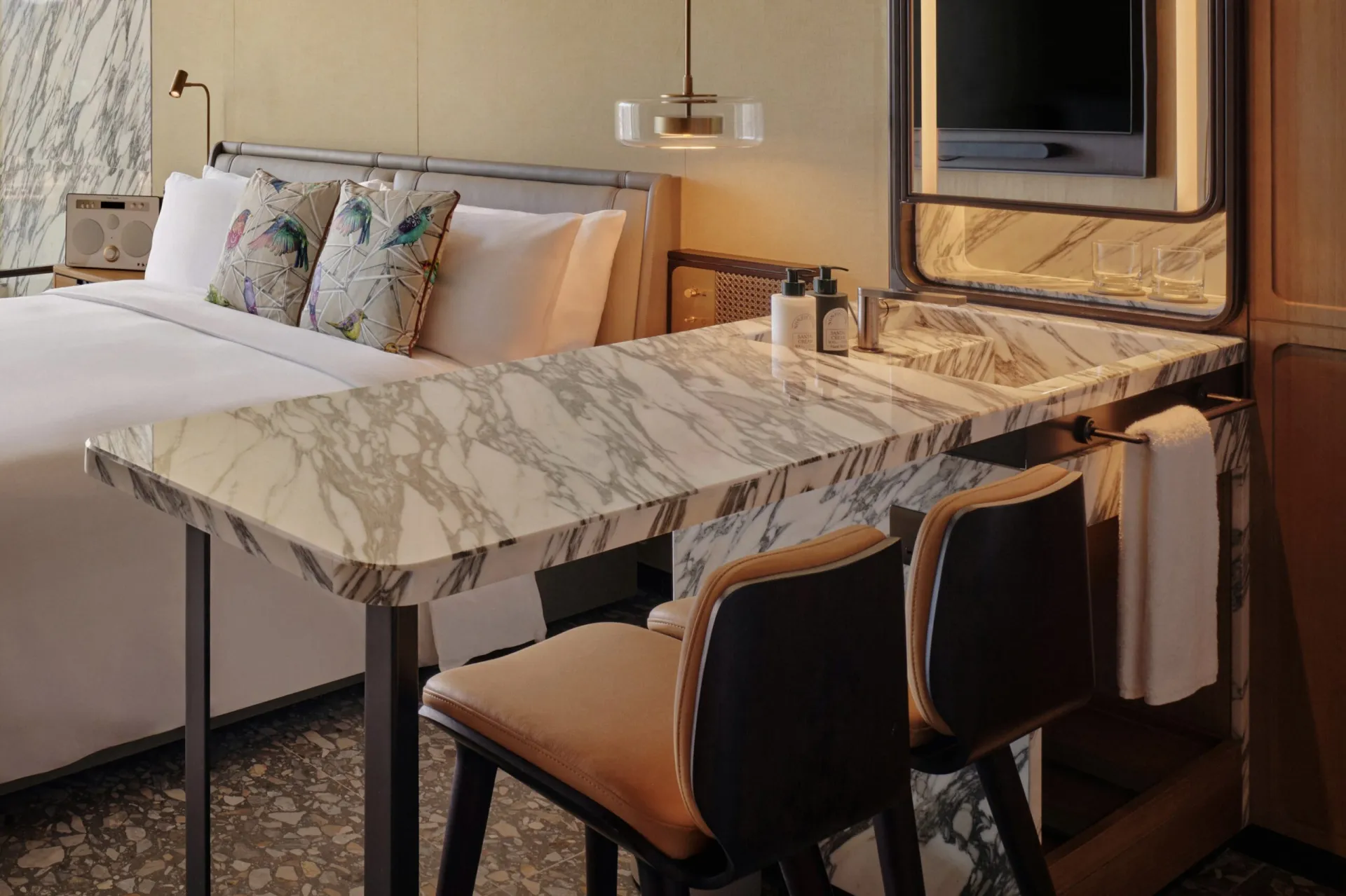 Rooms & Suites 26 RO535B~1