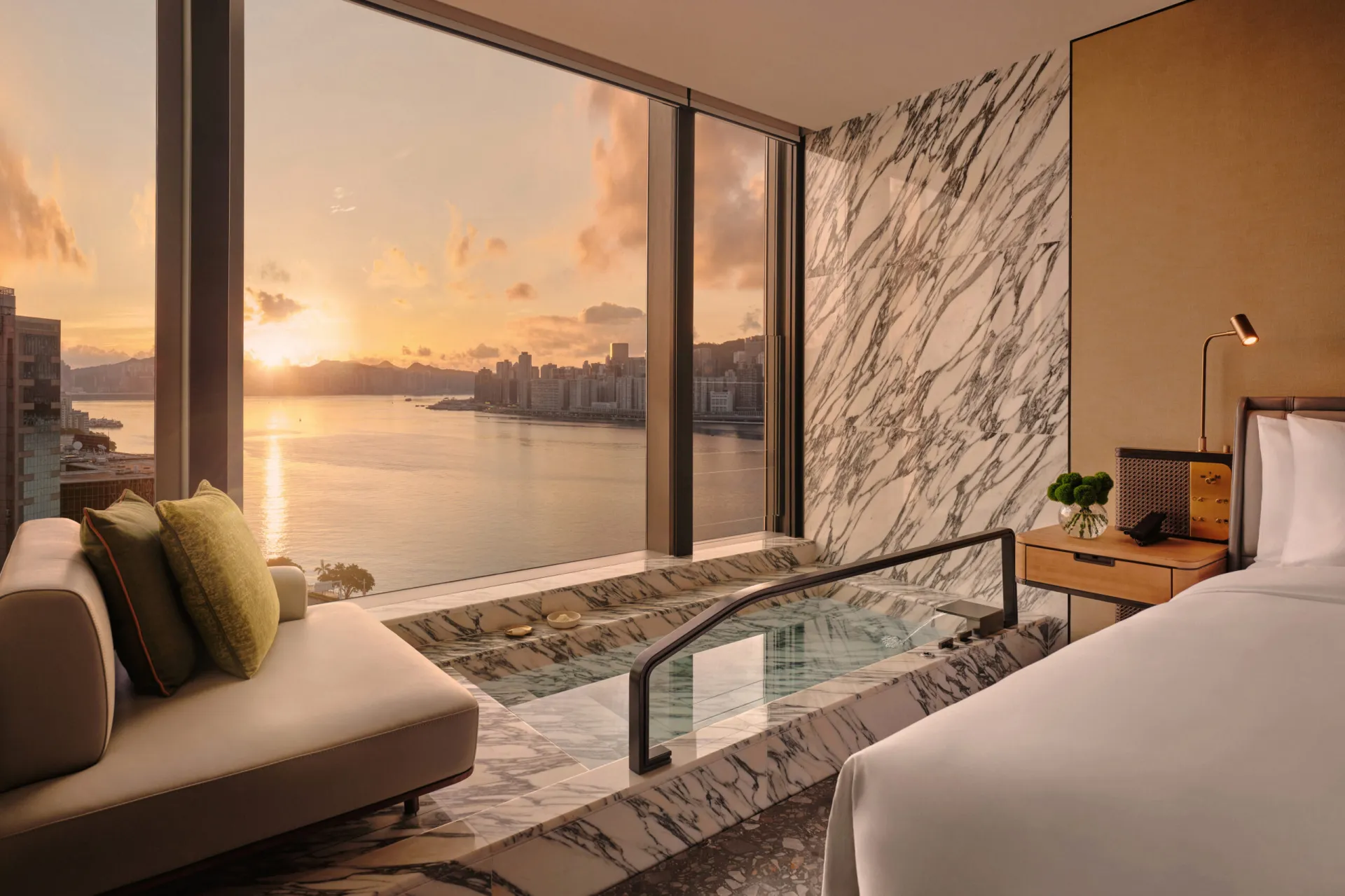 Rooms & Suites 24 ROOM-P~4