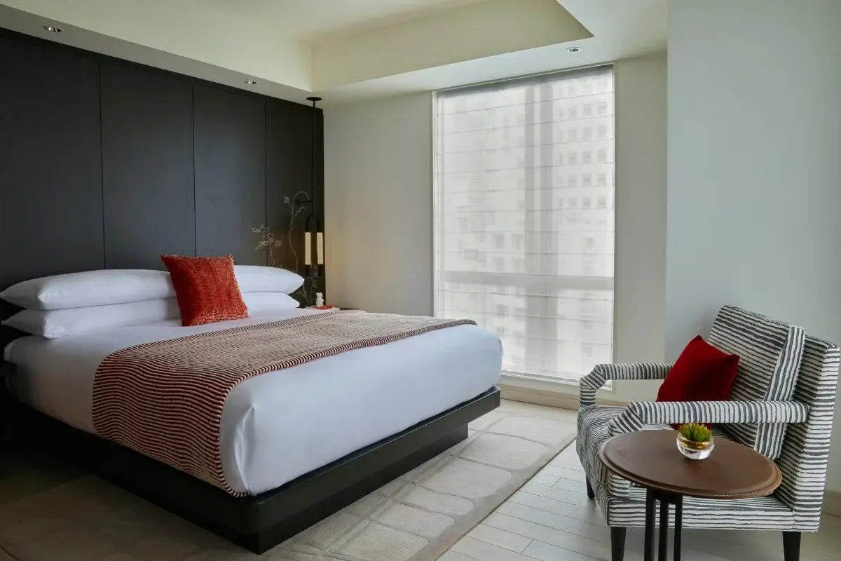 1 King Premium (Accessible room) 2