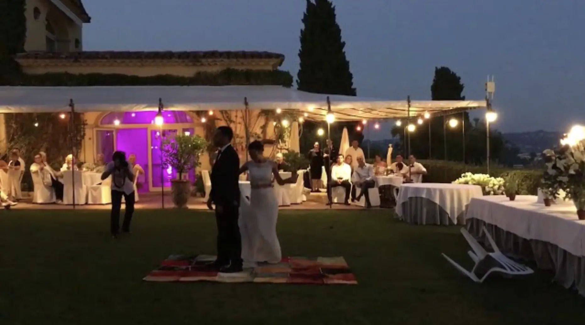 Ouverture de bal magique a Monaco Ouverture de bal magique au mariage dun illusionniste - Château de Charmes - Quand faut-il ouvrir le bal à un mariage ? Un Guide Complète - Le Magicien de mon Mariage - Animation Mariage Originale Ouverture de bal magique à Monaco - Ouverture de bal magique au mariage d'un illusionniste