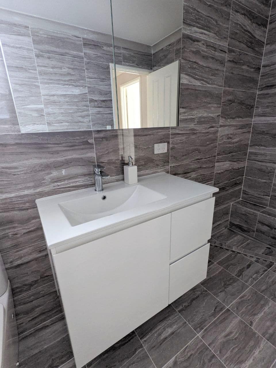 TYPES OF VANITIES FOR YOUR BATHROOM