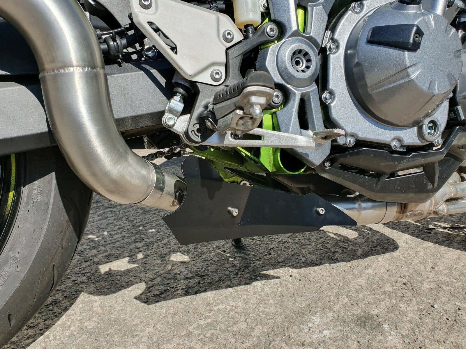 Kawasaki ZR900 Performance 17 - 2021' Exhaust Pipe & Black Alloy Shield Cover exhaust pipe cover side view