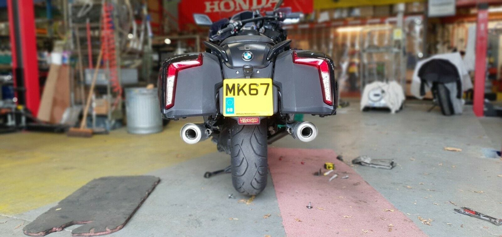 BMW K1600B Bagger GTA 2016-2020 Black, Slash cut Performance Exhausts Mufflers bmw k1600b bagger gta 2016-2020 black side view