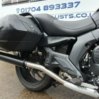 s l1600 2 BMW K1600B Bagger GTA 2016-2020 Black, Slash cut Performance Exhausts Mufflers bmw k1600b bagger gta 2016-2020 black close-up
