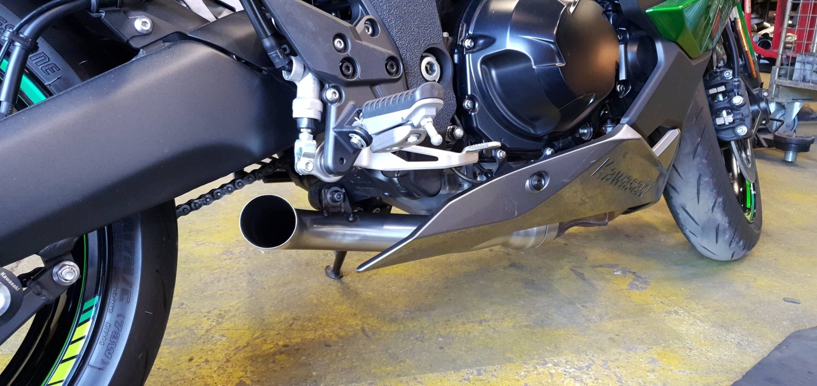 Kawasaki Ninja 1000sx, Stainless De-cat exhaust pipe & clamp kawasaki ninja 1000sx de-cat exhaust detail
