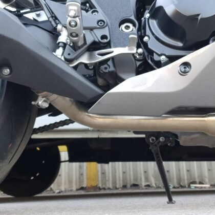 Kawasaki Ninja 1000sx, Stainless De-cat exhaust pipe & clamp kawasaki ninja 1000sx de-cat exhaust close-up