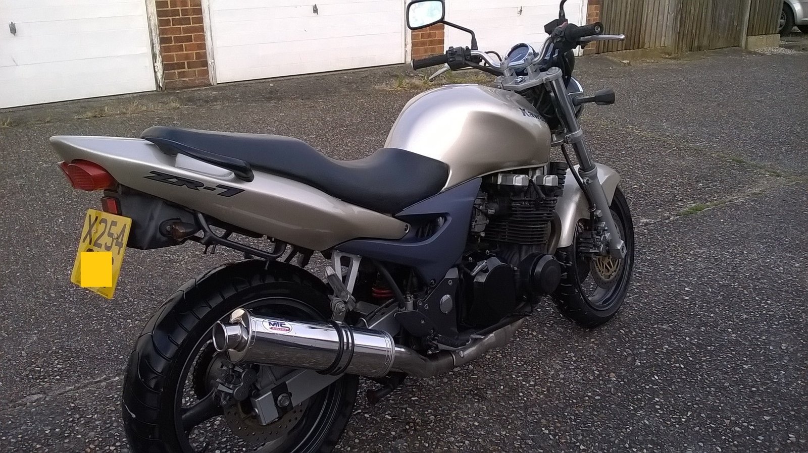 Kawasaki ZR750 Motorbike exhaust by Quill Performance Exhausts Ingatestone Kawasaki ZR-7 , ZR-7S, ZR750 1999 - 2005 kawasaki zr-7 side view