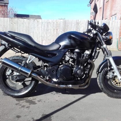 Kawasaki ZR750 Motorbike exhaust by Quill Performance Exhausts Loughton Kawasaki ZR-7 , ZR-7S, ZR750 1999 - 2005 kawasaki zr-7 close-up
