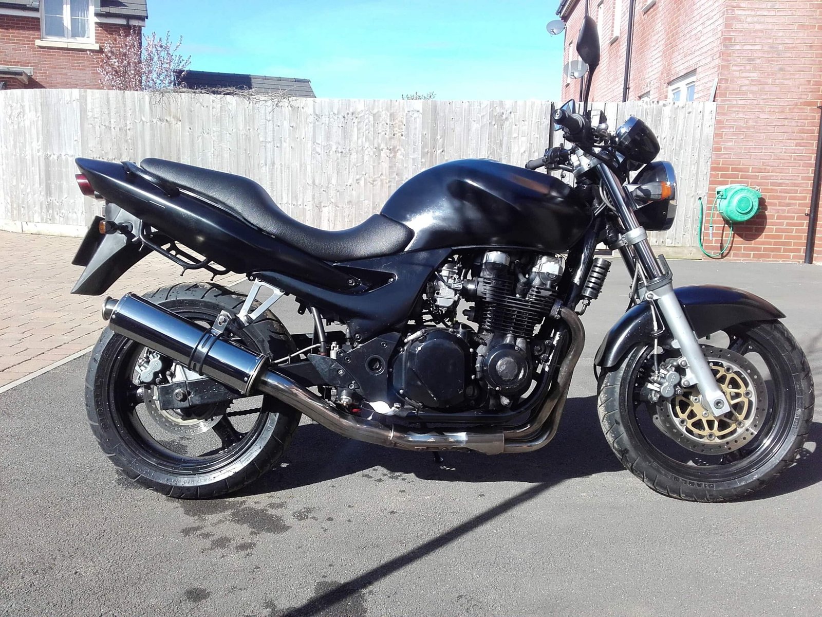 Kawasaki ZR750 Motorbike exhaust by Quill Performance Exhausts Loughton Kawasaki ZR-7 , ZR-7S, ZR750 1999 - 2005 kawasaki zr-7 close-up