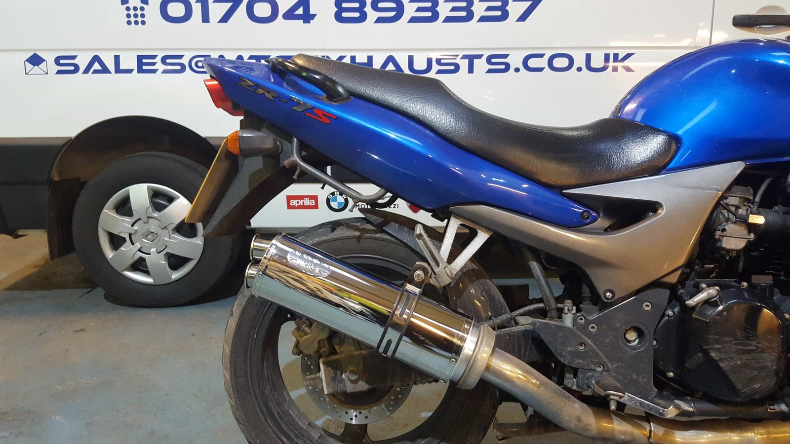 Kawasaki ZR750 Motorbike exhaust by Quill Performance Exhausts North Shoebury Kawasaki ZR-7 , ZR-7S, ZR750 1999 - 2005 kawasaki zr-7 angle view