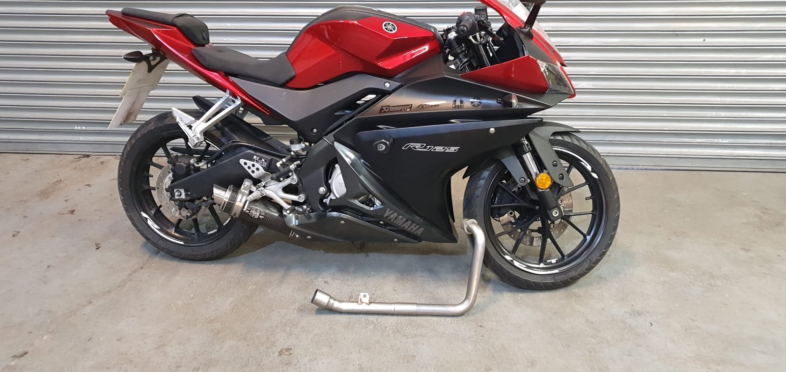 Yamaha YZF-R125 full stainless system and Mini oval exhaust full stainless system close-up