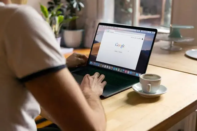 Maximizing Email Potential: Google Ads vs. Organic SEO Tactics Explored 1 Google Ads