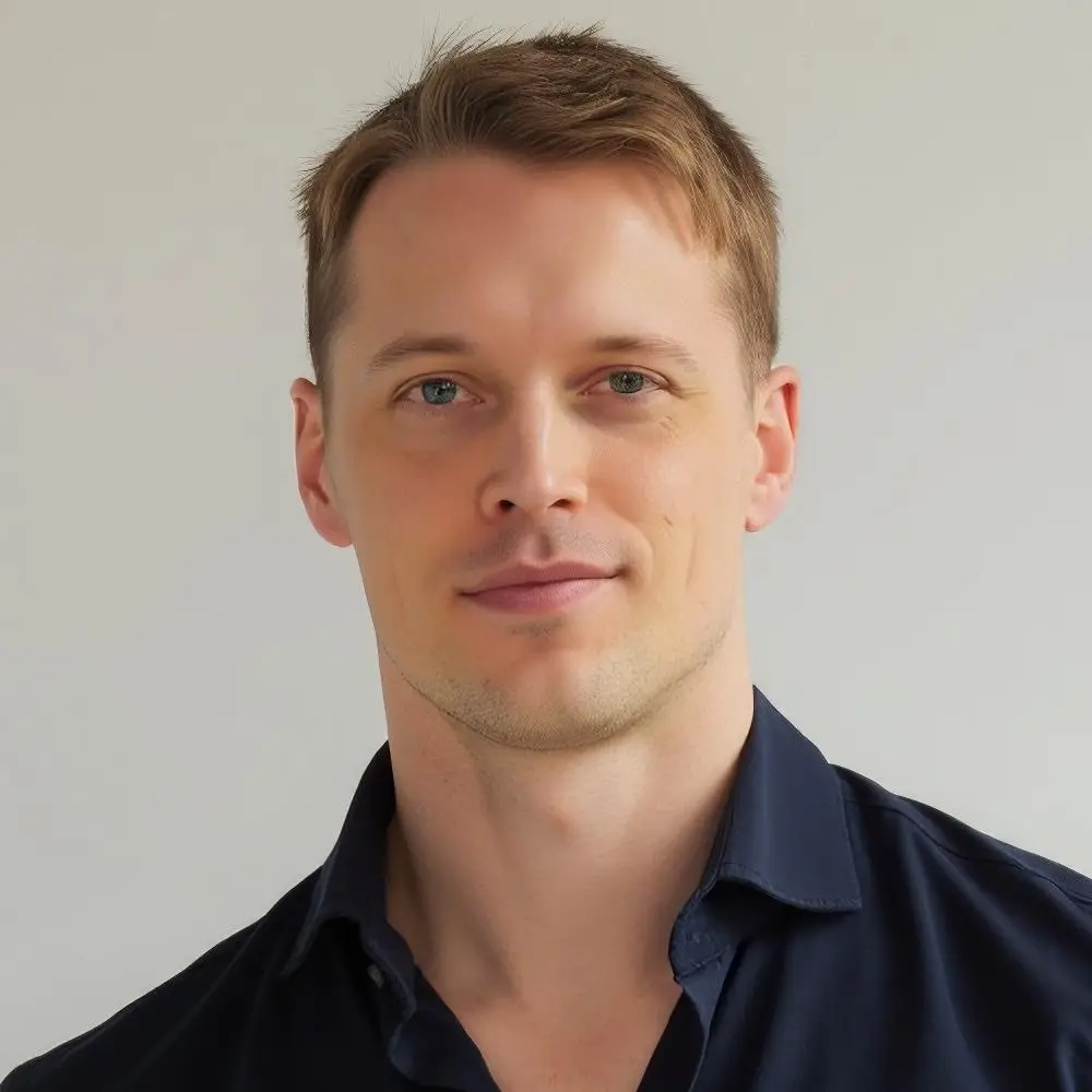 Portrait of Matthew Housser, CEO and co-founder of Simuhealth