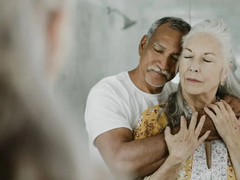 Elderly couple in front of a mirror