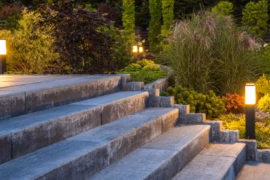 Lampes de jardin solaires : le bon moment pour les acheter, c'est maintenant