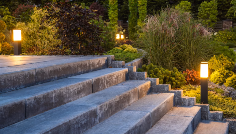 Lampes de jardin solaires : le bon moment pour les acheter, c'est maintenant