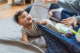 Pourquoi faut-il chanter des berceuses aux bébés ? Pour en savoir plus, cliquez ici