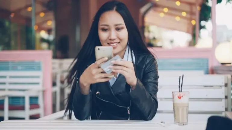 Choisir sa néobanque en 2026 : le guide des jeunes actifs