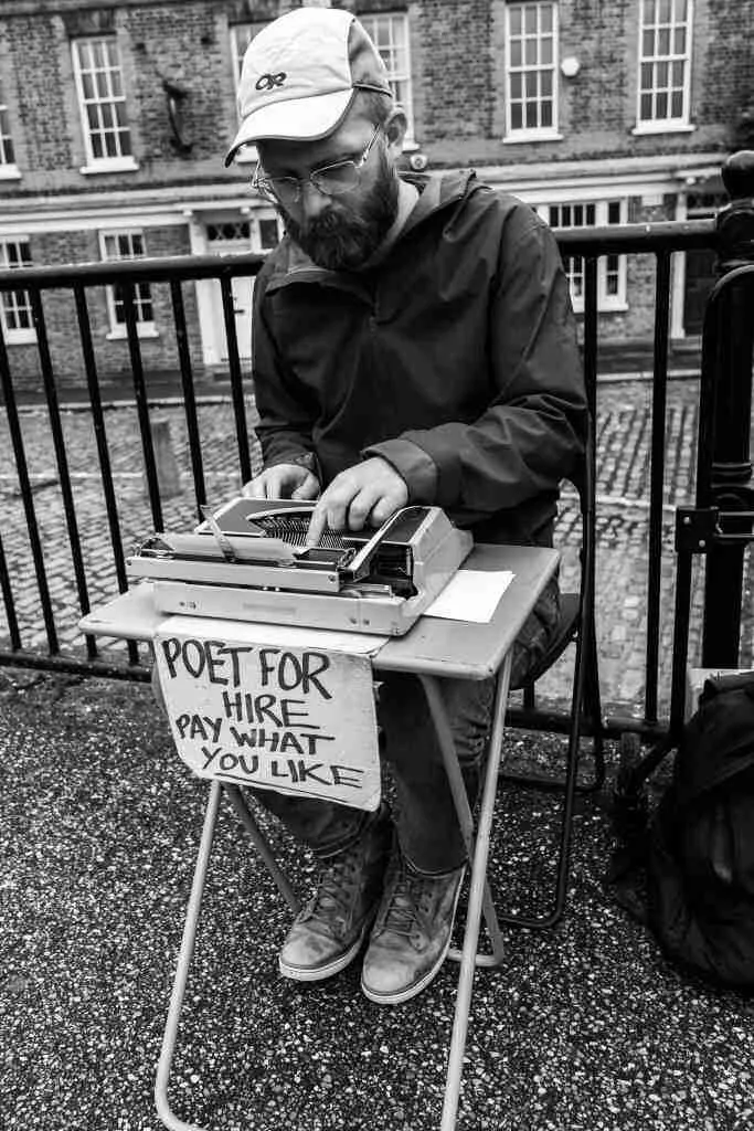content copywriter
